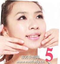 正确涂抹晚霜深度修复受损肌肤