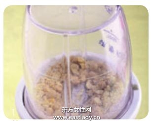 自制黄豆面膜 保持肌肤柔软弹性