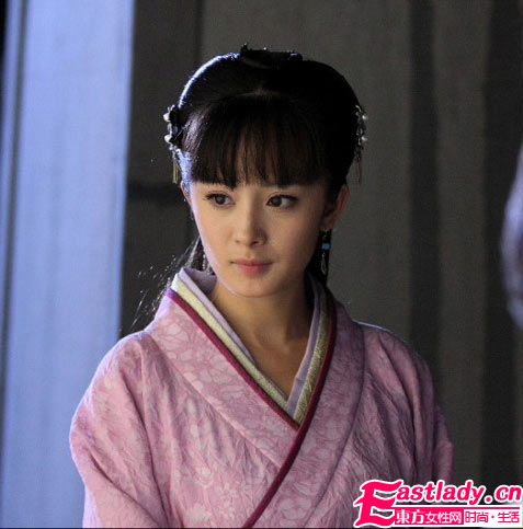 杨幂是否整容 杨幂整容前后照片 杨幂整容后图片