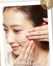 按摩让敷面膜更有效