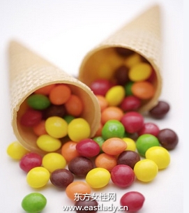 糖分摄人过多容易长出青春痘