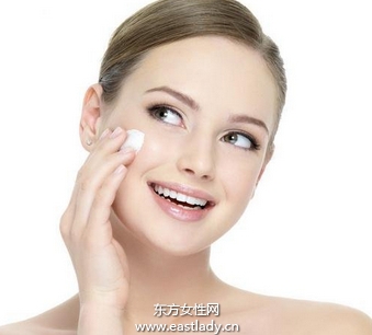 造成面部皮肤缺水的主要原因