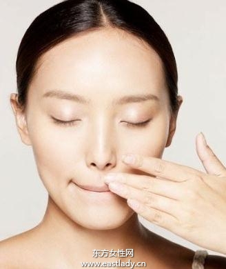 正确洗脸法轻松去黑头