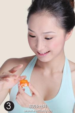 眼部护肤品的使用方法