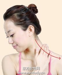 颈部按摩方法消除惹人颈纹