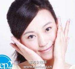 使用美白化妆水迅速补水