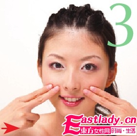 适当按摩脸部 有助于改善肤质