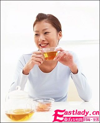 美白阻击点 战胜痘疤、斑点和黑眼圈困扰