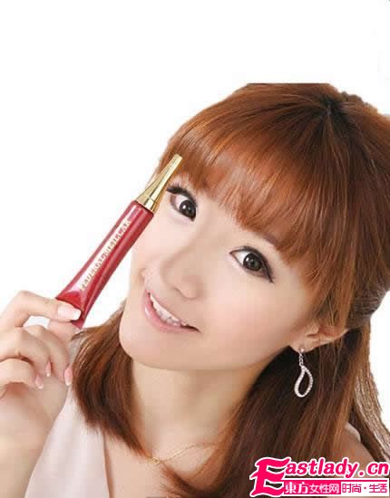 眼霜+按摩软硬兼施救治黑眼圈问题肌