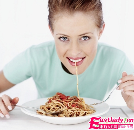 女人吃太饱会加速衰老