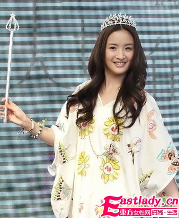 小皇冠与发型的搭配秘籍