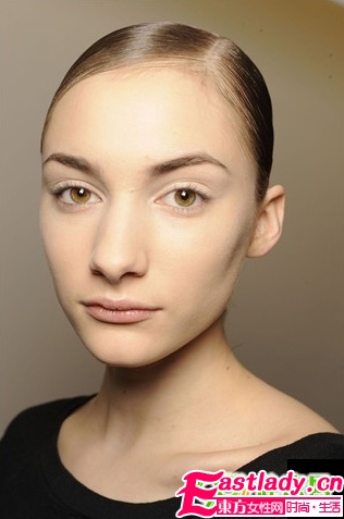 光洁嫩肤 找准痘痘的四个成因