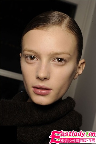 光洁嫩肤 找准痘痘的四个成因