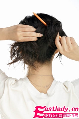 用铅笔盘发的方法 简单实用