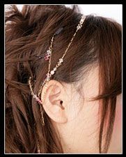 魅力升级 巧用项链点缀盘发