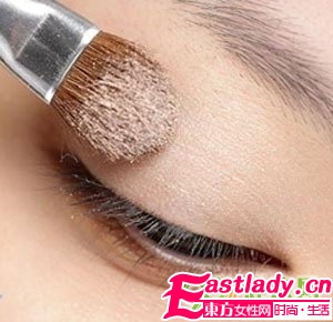 六小步画出 清纯 派烟熏妆容