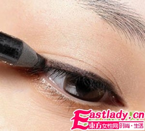 六小步画出 清纯 派烟熏妆容