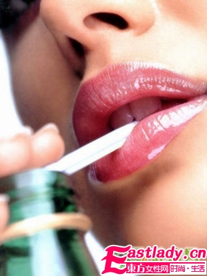 唇部养护5步走 养出水润唇