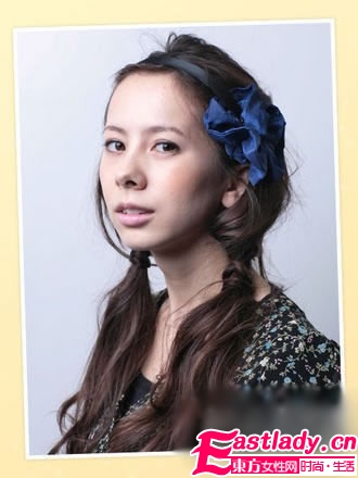 蓬松辫子发型怎么扎