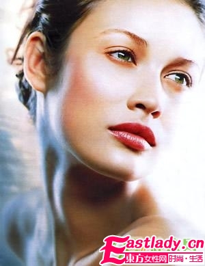 不同年龄的冬季眼角抗衰方案