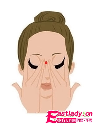 让眼霜效果翻倍的涂抹方法