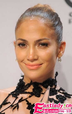 11位女星裸妆斗艳 笑容自信