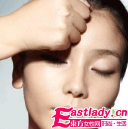 眼睛水肿 轻轻按几下立马消除