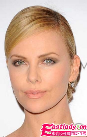 11位女星裸妆斗艳 笑容自信