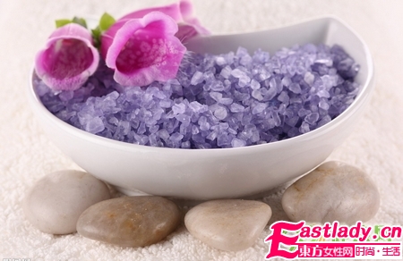 怎样用盐美容 盐洗脸好处多