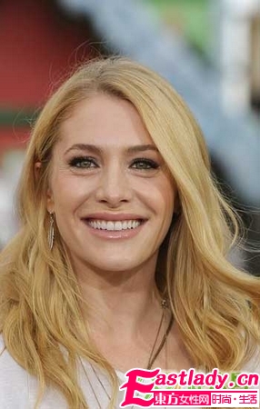 11位女星裸妆斗艳 笑容自信