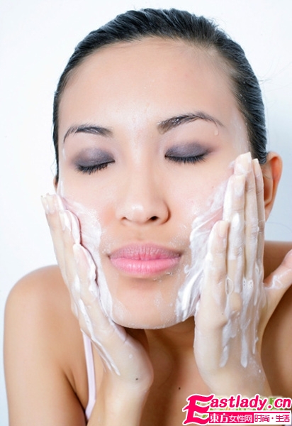 消灭唇角粉刺UP挑花运