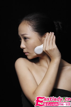 最简单的除皱方 调羹刮脸术