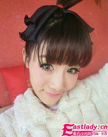 假睫毛增添大眼魅力