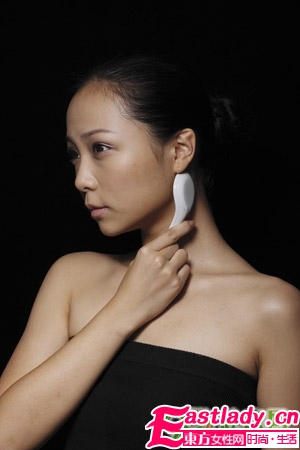 最简单的除皱方 调羹刮脸术