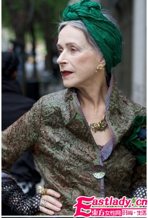 看100岁的阿婆是如何美容的