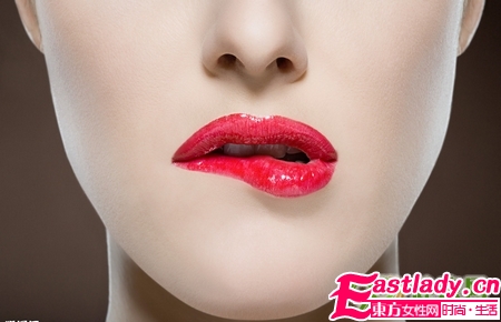 嘴唇干裂怎么保护是最快最好