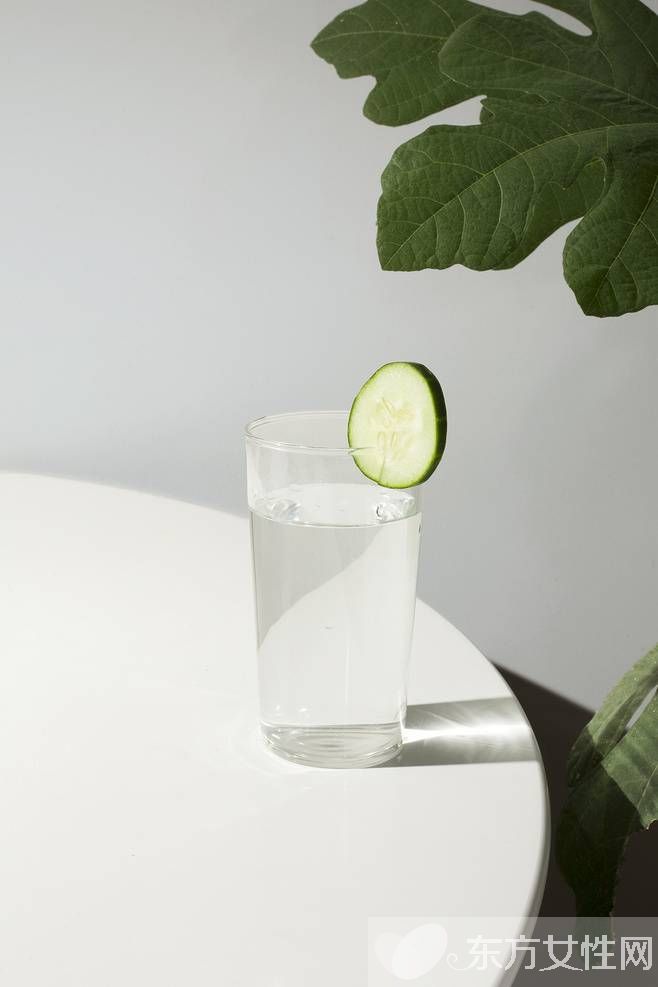 胃酸过多的症状 都有什么危害该怎么去治疗呢