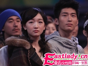 看周冬雨如何护肤祛痘美容