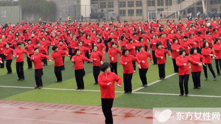 中老年人跳广场健身操的好处有哪些