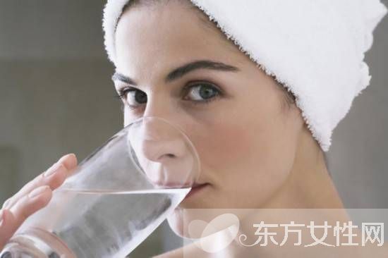 小心 这三个错误喝水习惯喝多了会致癌