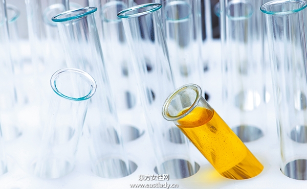 女性尿黄的原因有哪些 从尿的颜色看健康