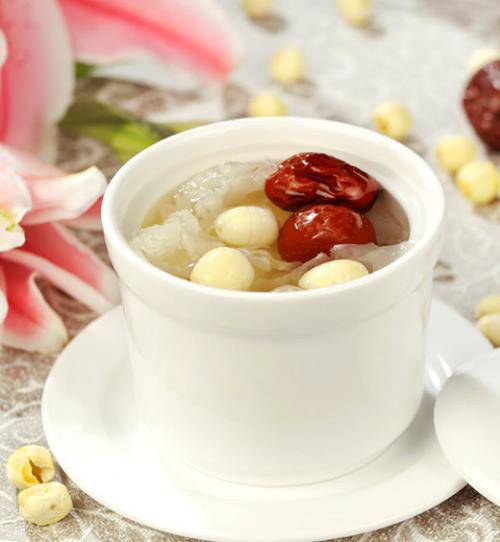 简单几步做出美味红枣银耳汤 美容养颜抗衰老