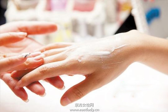 手上脱皮是怎么回事呢 轻松几招让你告别脱皮