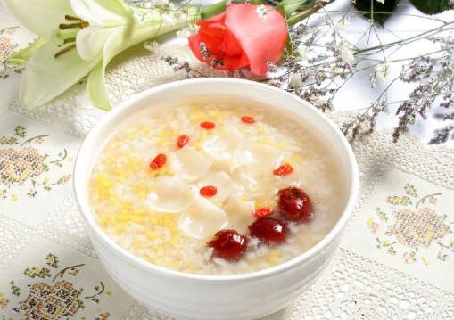 股骨头坏死四大常见症状 9款食疗助康复