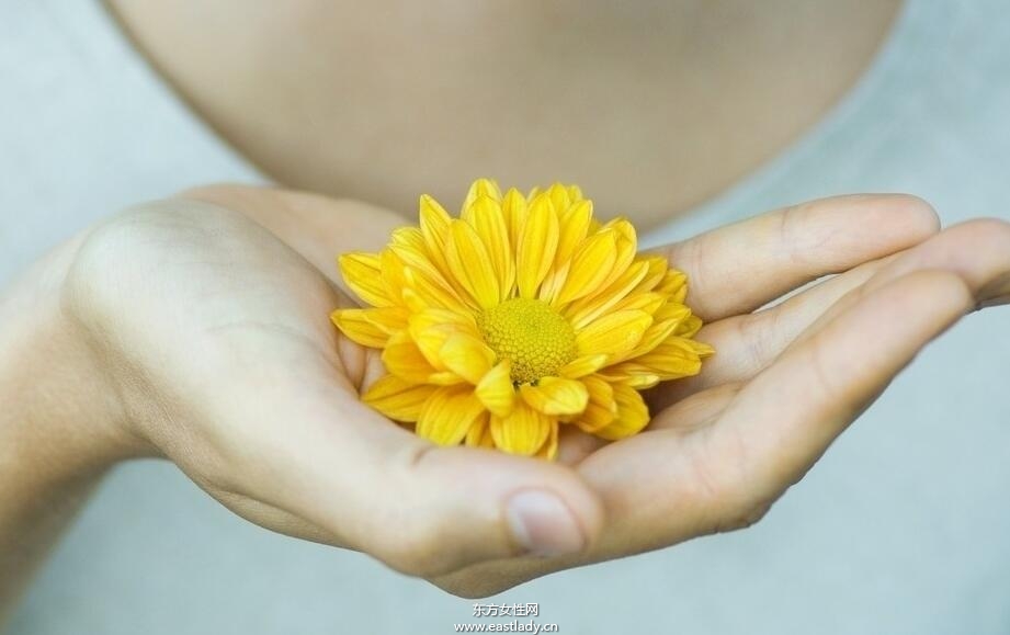 女性尿黄的原因有哪些 从尿的颜色看健康