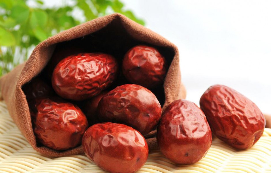 简单几步做出美味红枣银耳汤 美容养颜抗衰老