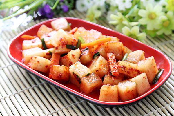 白萝卜怎么做好吃 有哪些功效