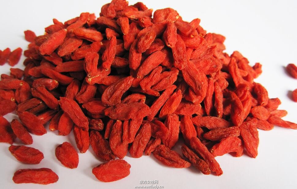 枸杞子泡酒喝的功效与做法 增强造血功能