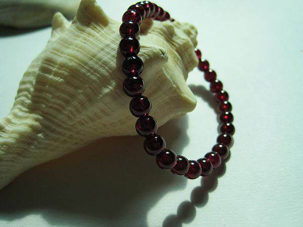 红石榴石的功效与作用 如何鉴别红石榴石真假