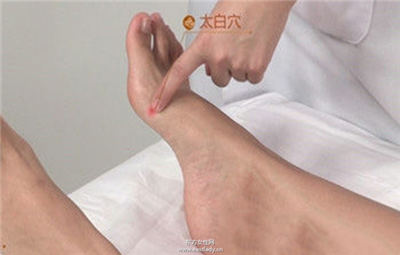 中医按摩养胃 胃胀气轻松去除